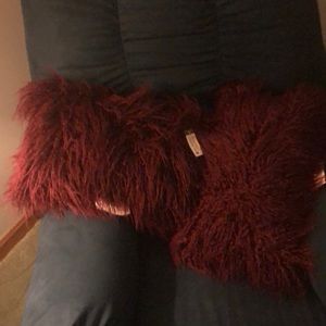 Decorative pillows maroon